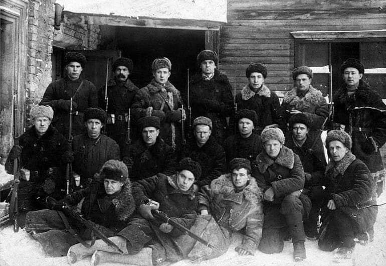 1941 год. Группа бойцов истребительного батальона Тульского оружейного завода.