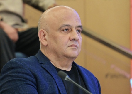    Килинкаров: западные хозяева Зеленского намерены сделать из него «английскую королеву»