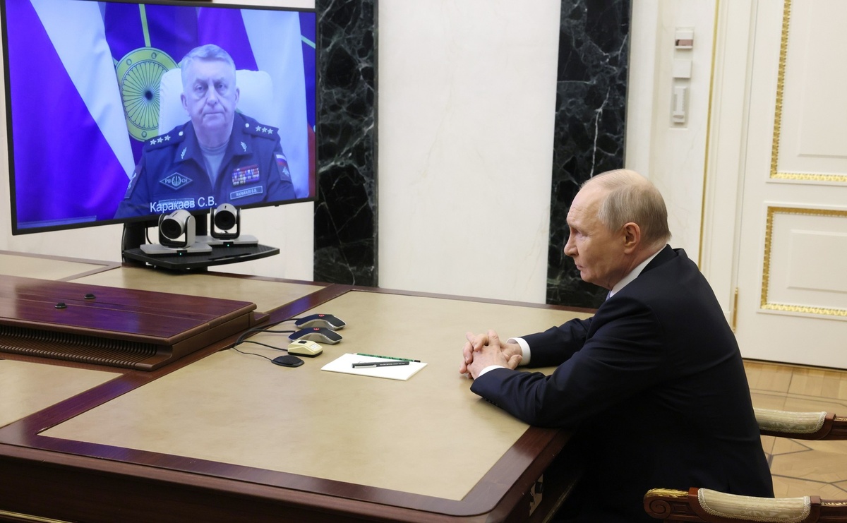 Владимир Путин принял в режиме видеоконференции доклад командующего Ракетными войсками стратегического назначения Сергея Каракаева об успешном испытании ракеты «Сармат»