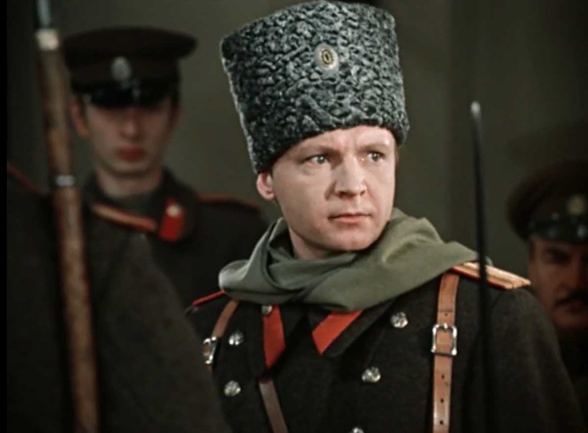 Кадр из кинофильма "Дни Турбиных", 1976 г., режиссер и сценарист Владимир Басов, композитор Вениамин Баснер (скриншот)
