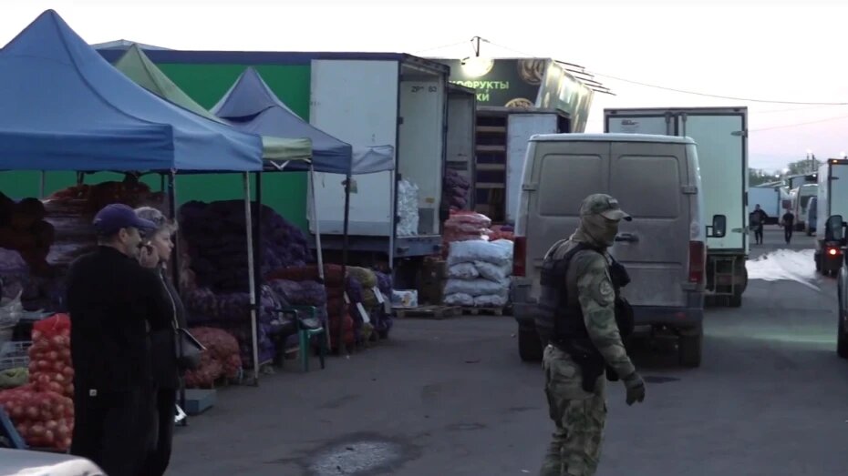 В Воронеже силовики провели рейд на нелегальных мигрантов на скандальном Алексеевском рынке