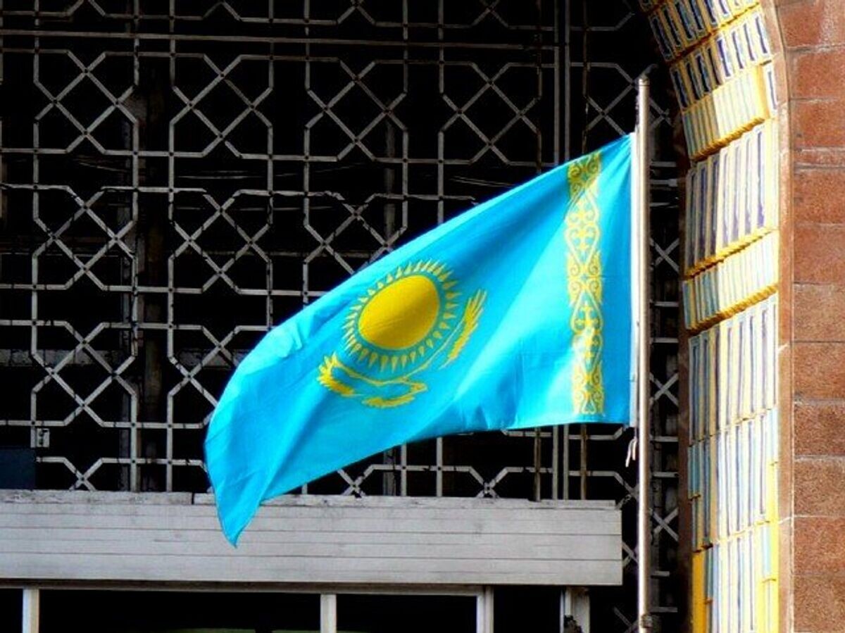    %Флаг Казахстана© flickr.com / sly06