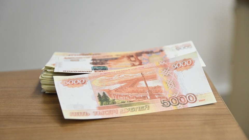 Россиянам рассказали, сколько стоит собрать ребенка на выпускной в 2026 году