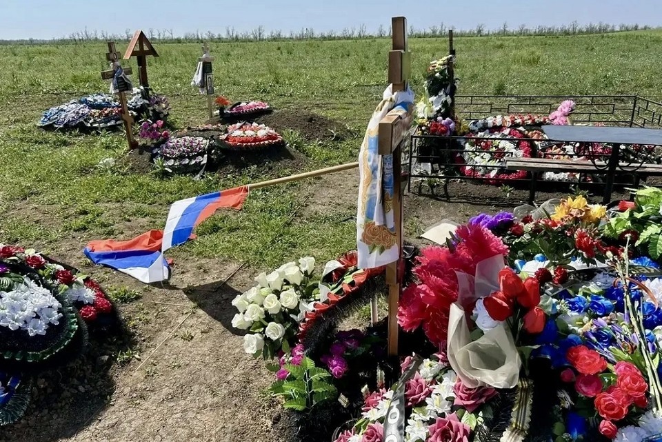    Вандалы осквернили Аллею Славы в ночь с 9 на 10 мая. Фото: Следком России по Ростовской области.