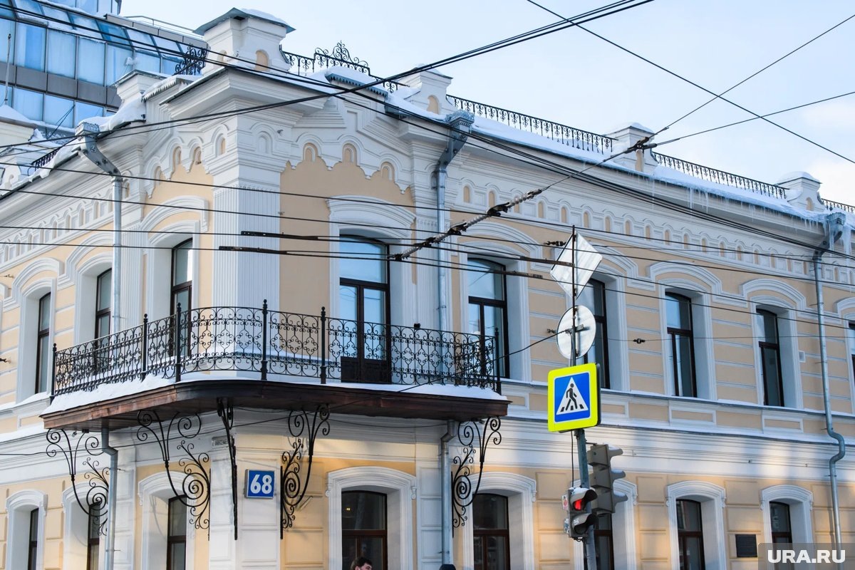    В этом здании была гостиница, где останавливался Чехов