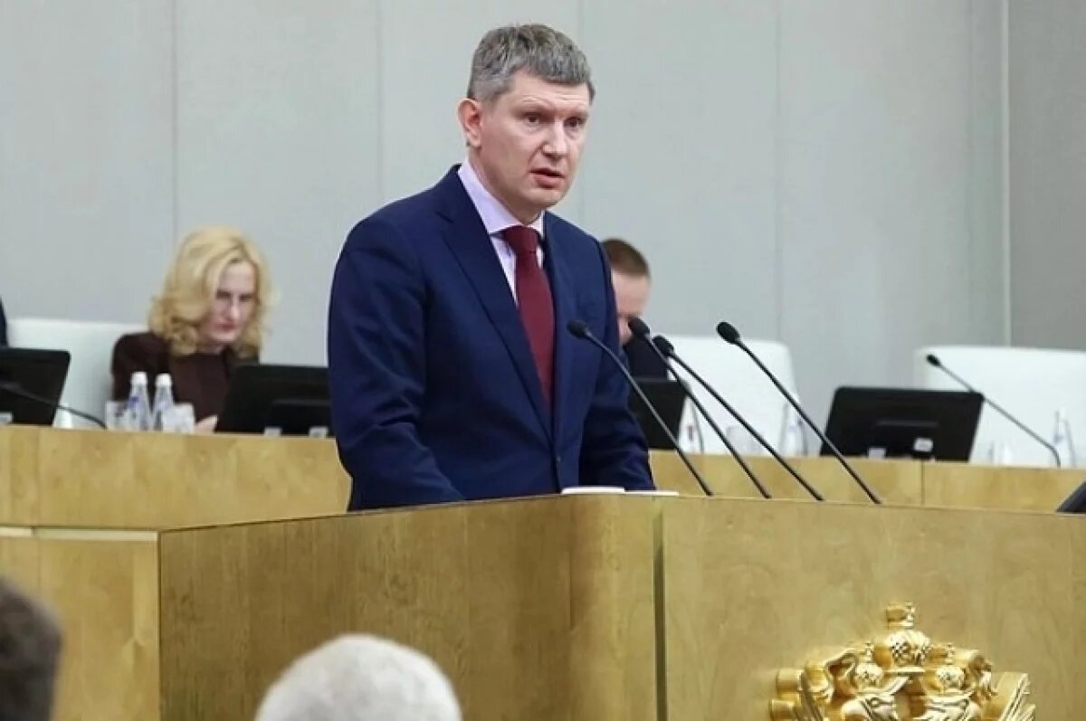    Решетников сообщил Путину о росте экономики России на 10% за три года