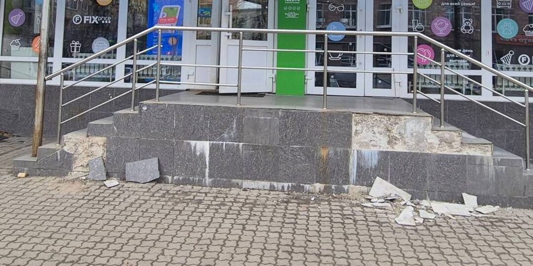 Каждый второй владелец здания в центре Брянска наплевал на Правила благоустройства