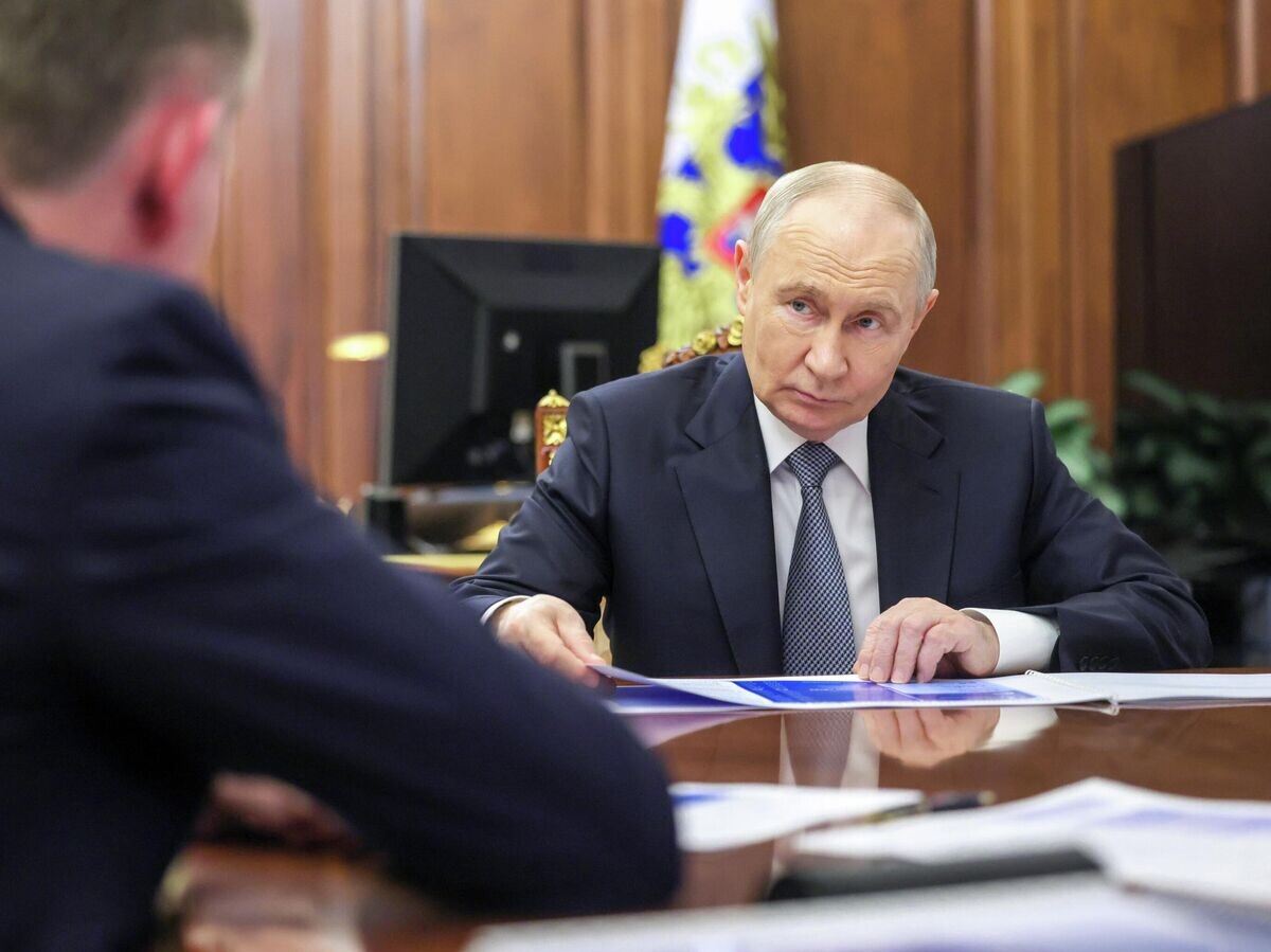    Президент России Владимир Путин во время встречи с министром экономического развития РФ Максимом Решетниковым в Кремле | © РИА Новости / POOL