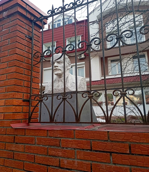 Памятник Ленину в Рязани, на частной территории. Фото автора