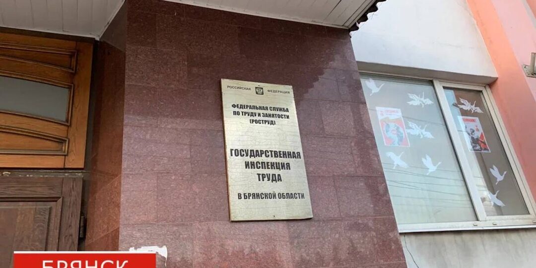 На заводе в Брянской области рабочему затянуло руку в станок