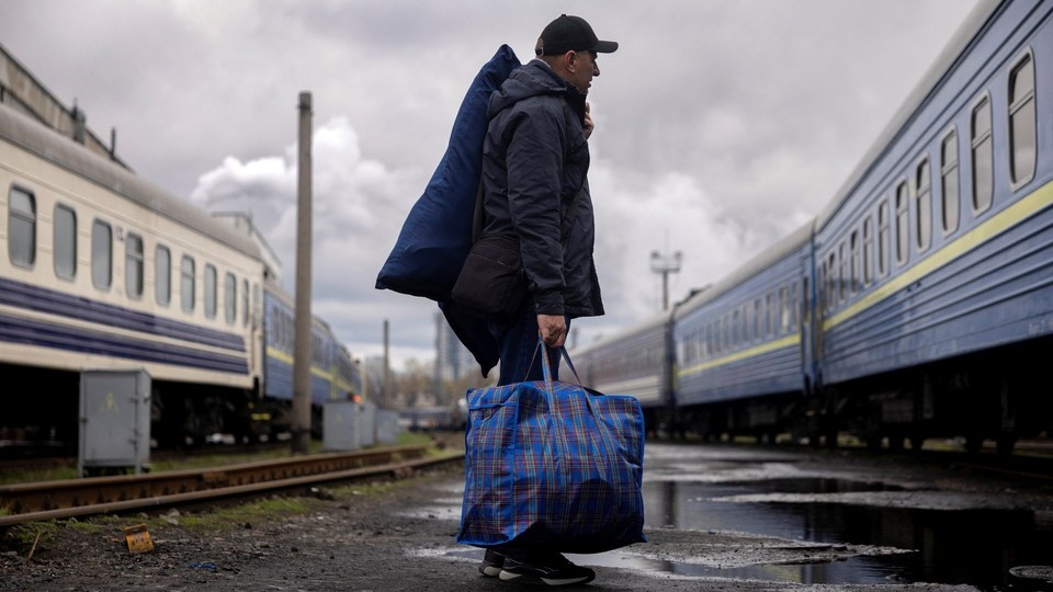 Дипломат Овечко: тысячи украинцев в Европе хотят переехать в Россию