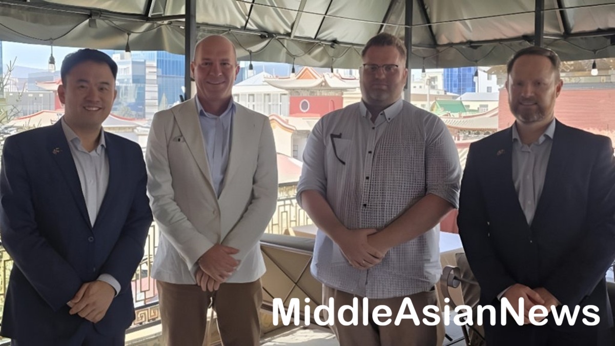 Представители TMK встретились с посольством Австралии и организацией Austrade в Монголии. (Слева направо: Лео Цзэн, посол Австралии в Монголии; Дугал Фергюсон, исполнительный директор TMK; Брэд Рив, операционный менеджер TMK; Эндрю Берриман, заместитель главы миссии)