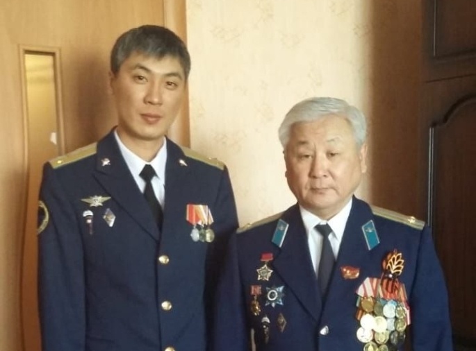   Иннокентий Пак награжден Орденом «За службу Родине в Вооружённых Силах СССР», медалями «70 лет Вооружённых Сил СССР», «За отличие в воинской службе» I степени.    
Дмитрий Пак удостоен медалей Жукова, Суворова, «За возвращение Крыма», «За боевые заслуги», «За отличие в военной службе» III-й степени, «Участнику военной операции в Сирии»; посмертно Ордена Мужества
