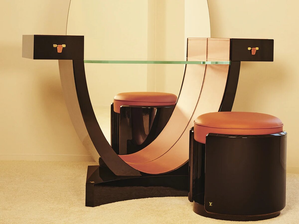Louis Vuitton. Туалетный столик и табурет Céleste, коллекция Objets Nomades, 2026  