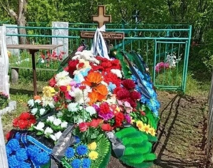 «На прощание пришло почти все село»: в омском селе похоронили ребенка, погибшего в страшном ДТП со школьным автобусом