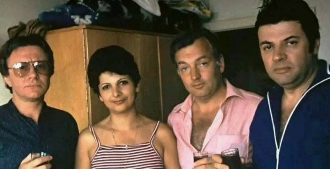 Андрей Миронов, Роксана Бабаян, Александр Ширвиндт и Михаил Державин. Яндекс картинки.