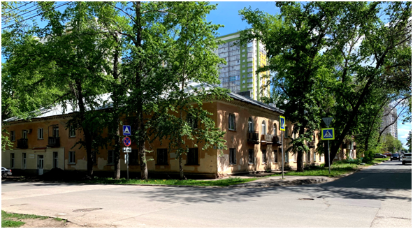 Жилой дом на углу улиц Печерской и Митерева. Фото автора