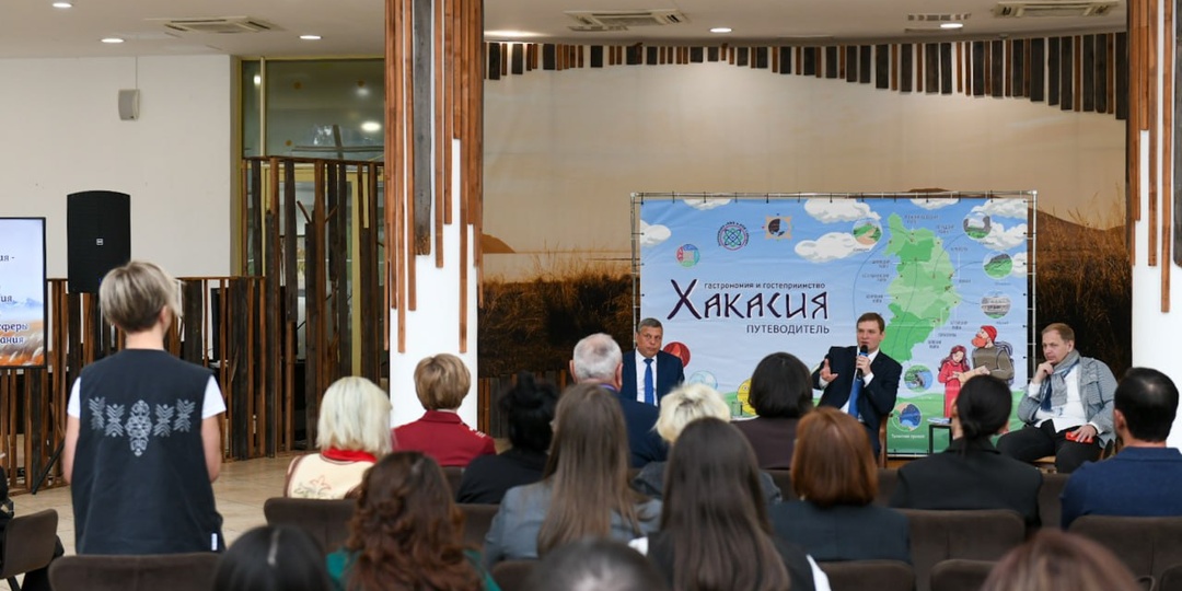 Провёл открытый диалог с представителями сферы общественного питания Хакасии