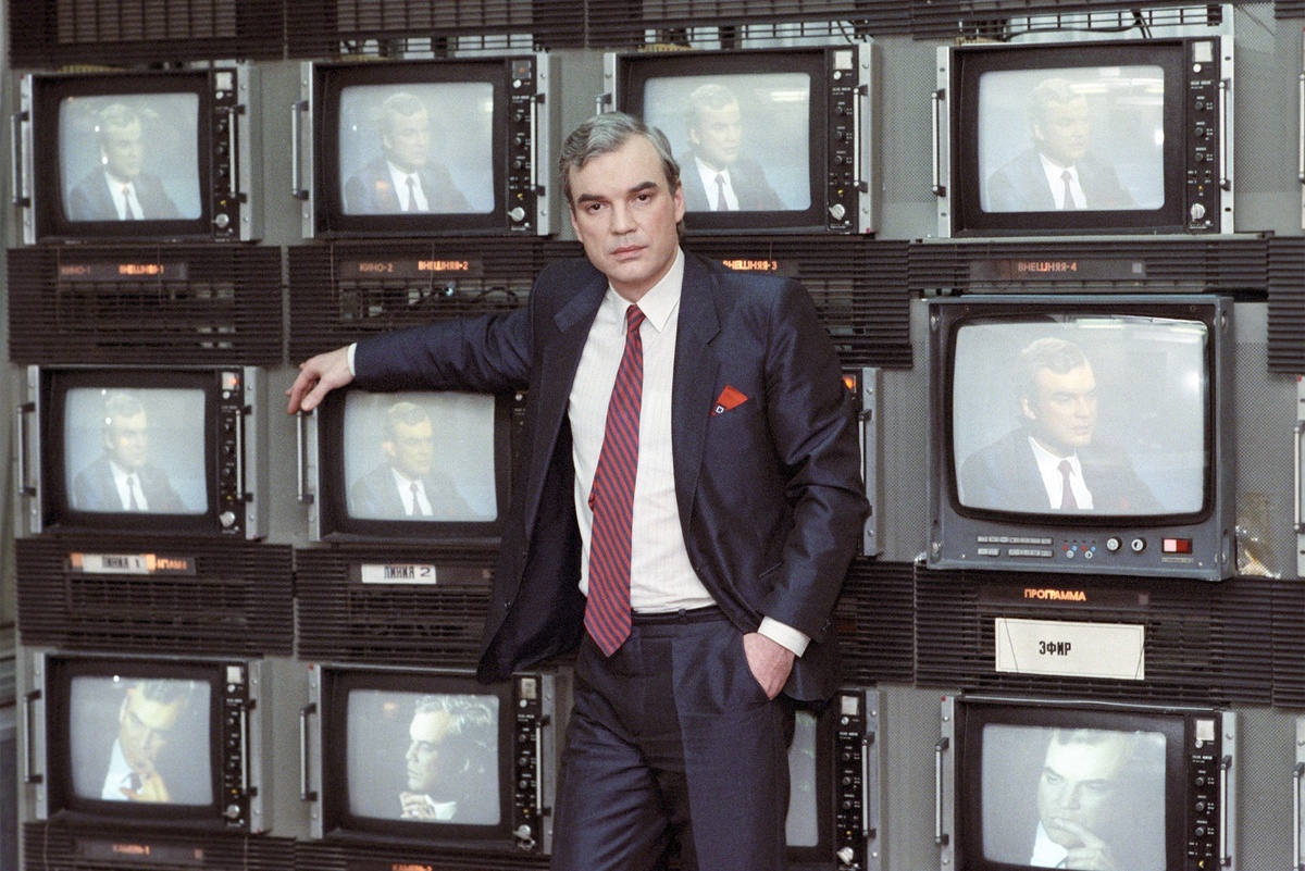    1989 год. Телеведущий программы "До и после полуночи" Владимир Молчанов. / Владимир Мусаэльян/ТАСС