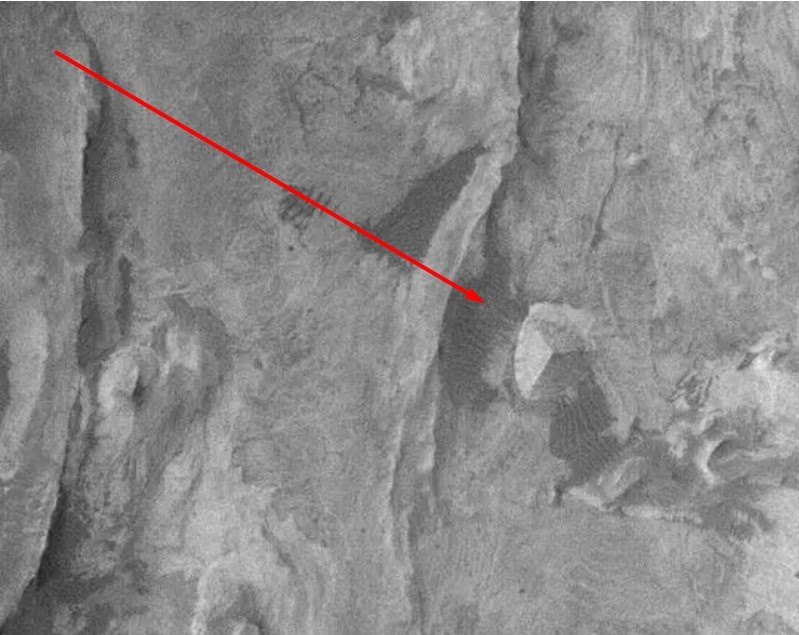 Кадр под номером E06-00269, полученный аппаратом Mars Global Surveyor. Оригинал снимка опубликован на sciencealert.com.
