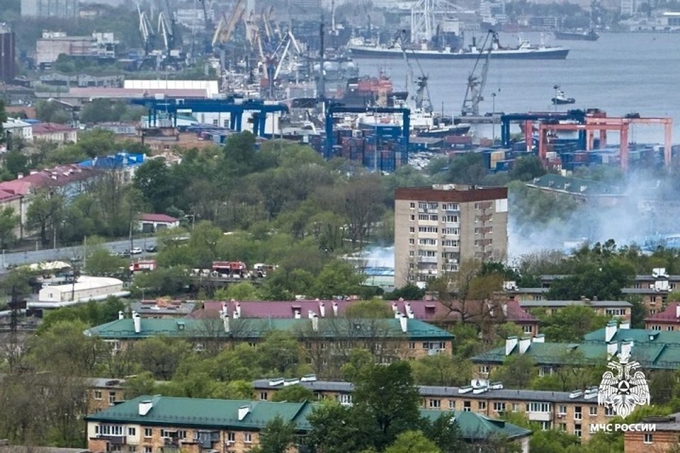    Пожар локализован в павильонах рынка на Фадеева во Владивостоке ГУ МЧС России по Приморскому краю