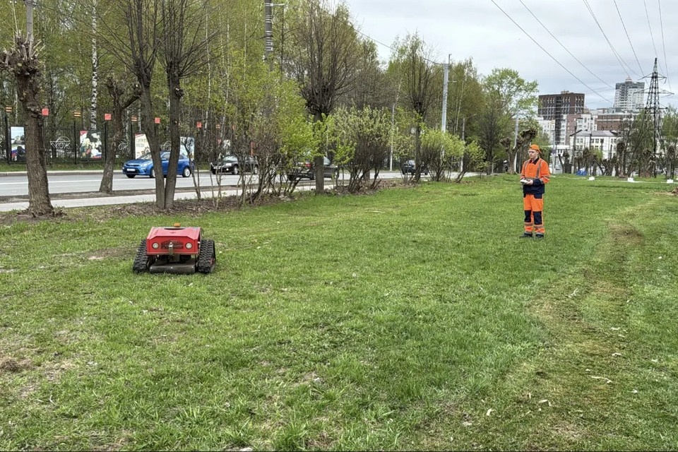    Работы будут проводить циклично до конца лета. Фото: администрация города Кирова.