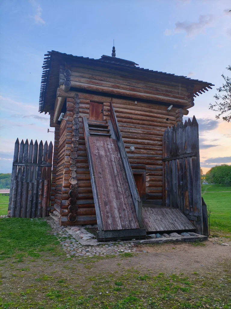 Башня Братского острога в Коломенском. Источник: https://yandex.ru/maps