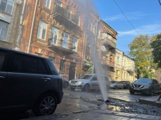 В центре Ростова две девушки получили ожоги, провалившись в кипяток