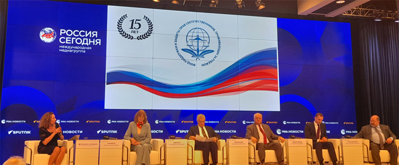 На пресс-конференции, посвященной выходу фильма «Помощь без границ». Слева направо: О.Буряк (модератор, МИА «Россия сегодня») И.Ланина (автор и режиссер фильма), Г.Овечко (директор Департамента по работе с соотечественниками за рубежом МИД России), А.Удальцов (исполнительный директор Фонда поддержки и защиты прав соотечественников, проживающих за рубежом), А.Емельянов (заместитель руководителя Россотрудничества), Г. Лукьянцев (директор Департамента многостороннего сотрудничества по правам человека МИД России).
Фото А.Торина.