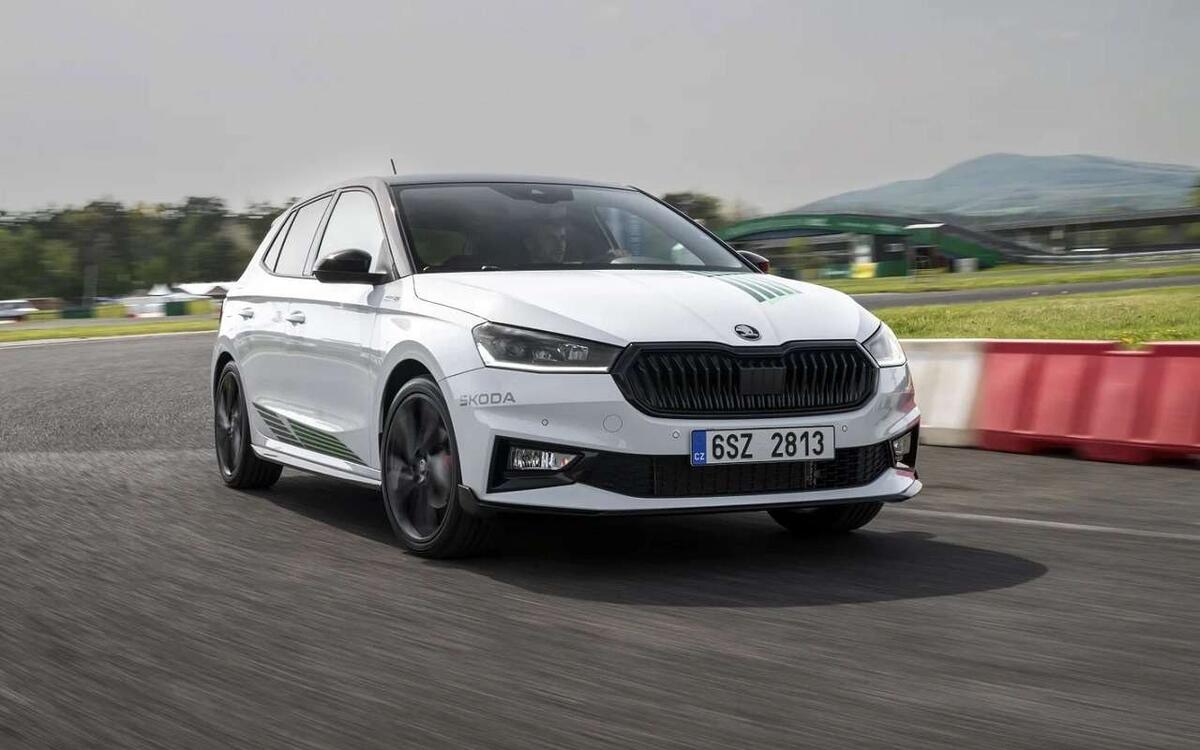 Skoda выпустила новую мощную FabiaКомпания Skoda представила новый заряженный хэтчбек Fabia Motorsport Edition
📷
📷
📷
