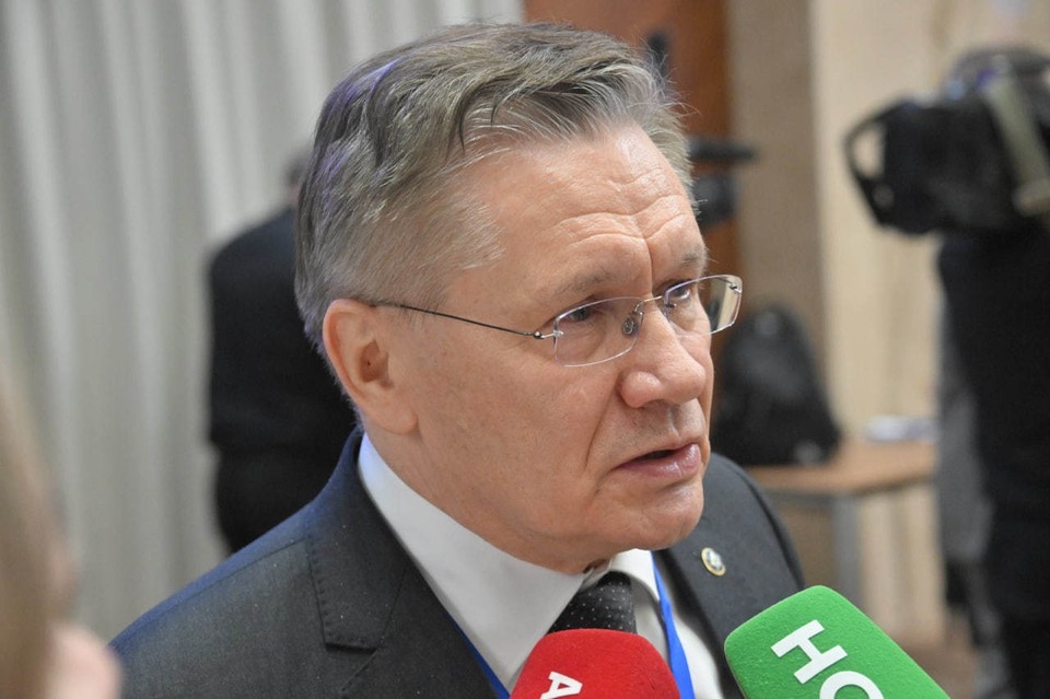    Лихачев пошутил, что выпьет вина с Гросси в случае его избрания генсеком ООН Владимир ВЕЛЕНГУРИН