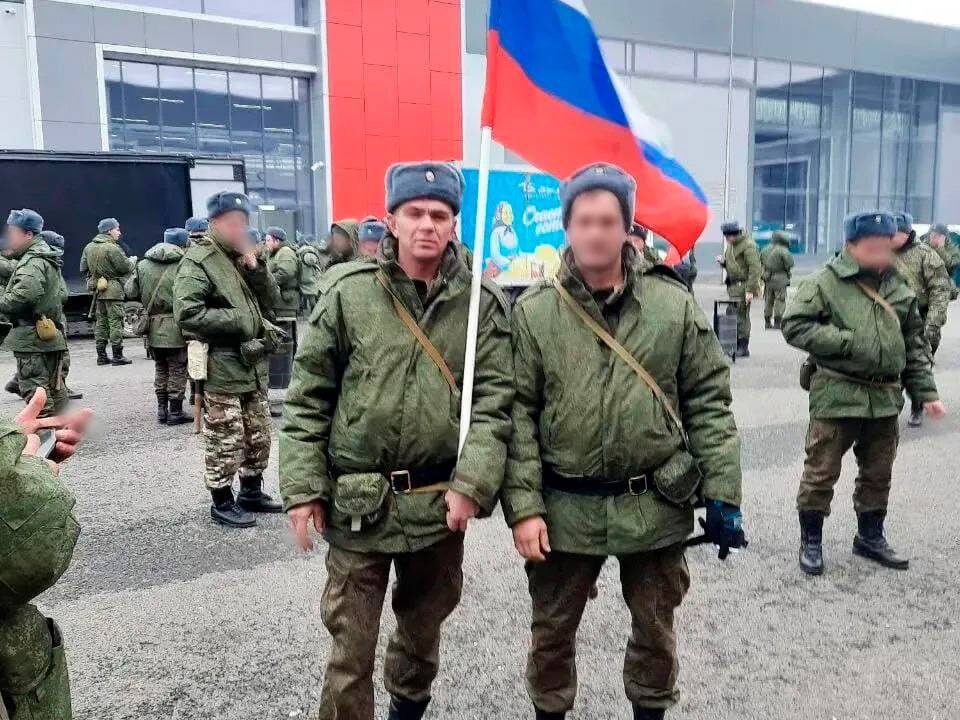 Юрий Калашников (слева) награжден Орденом Мужества и медалью «За воинскую доблесть».из архива Юрия Калашникова