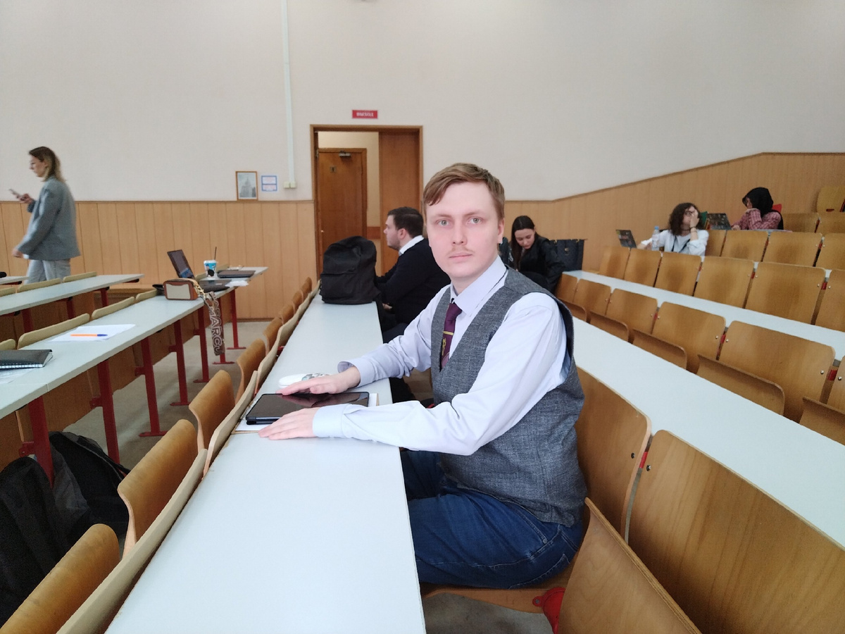 Исследование череповецкого студента показало: чем больше времени человек проводит в смартфоне, планшете и компьютере, тем выше у него стресс. Работа получила высокую оценку специалистов. Фото предоставлены Егором Неверовым и Анастасии Ташевой