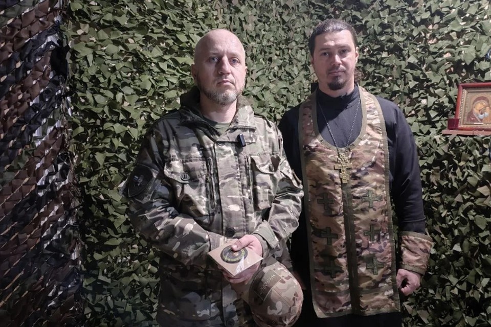    Отец Сергий служит литургию в подразделении спецназа Александра АНТОНОВА