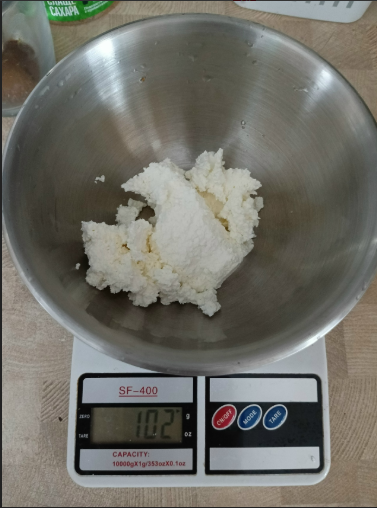 Шаг1. 100 гр творога 