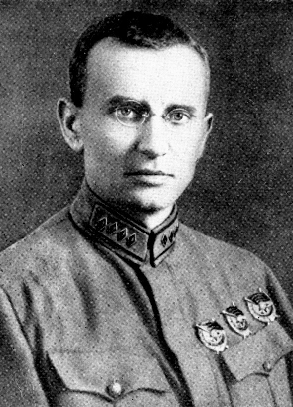 Иероним Петрович Уборевич. Командарм времён Гражданской. С июня 1931 года по 20 мая 1937 года — командующий войсками Белорусского военного округа. Командарм 1-го ранга. Обвинялся в заговоре вместе с Тухачевским, также позднее реабилитирован. 