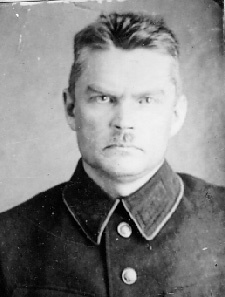 Роберт Петрович Эйдеман. Командарм времён Гражданской. С 1932 года — председатель Центрального совета Осоавиахима. Обвинялся в заговоре вместе с Тухачевским, также позднее реабилитирован. 