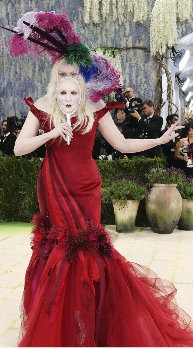 Гвендолин Кристи в Giles Deacon на "Met Gala 2026".
