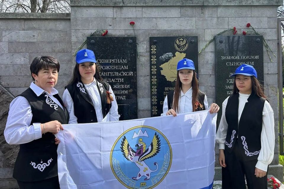    Школьники из Республики Алтай в Санкт-Петербурге. Источник: altai-republic.ru