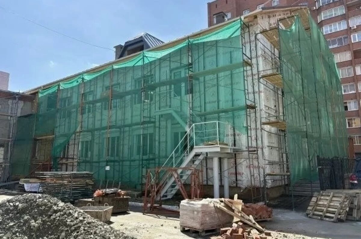    В Новосибирске продолжается строительство школы на улице Крылова