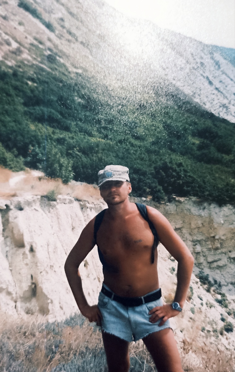 В горах Кавказа, хорошо и орёл летает в небесах. 2003 год. Фото автора.