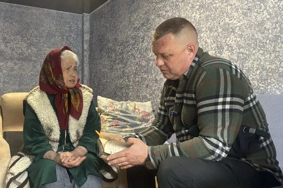    Сенатор встретился с жителями, оставшимися без дома Фото: пресс-служба Игоря Кастюкевича