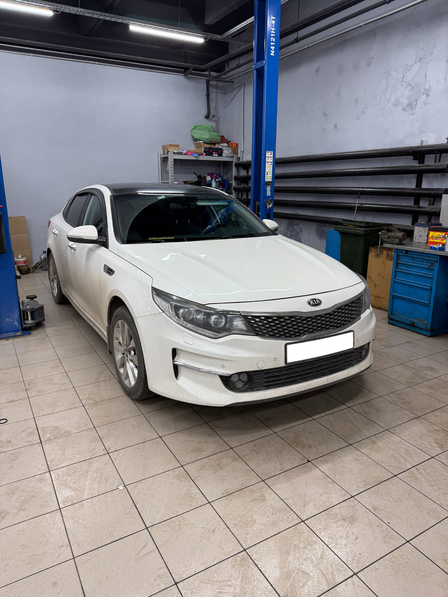 Машина на подъемнике Kia Optima 2017 2.4 G4KJ