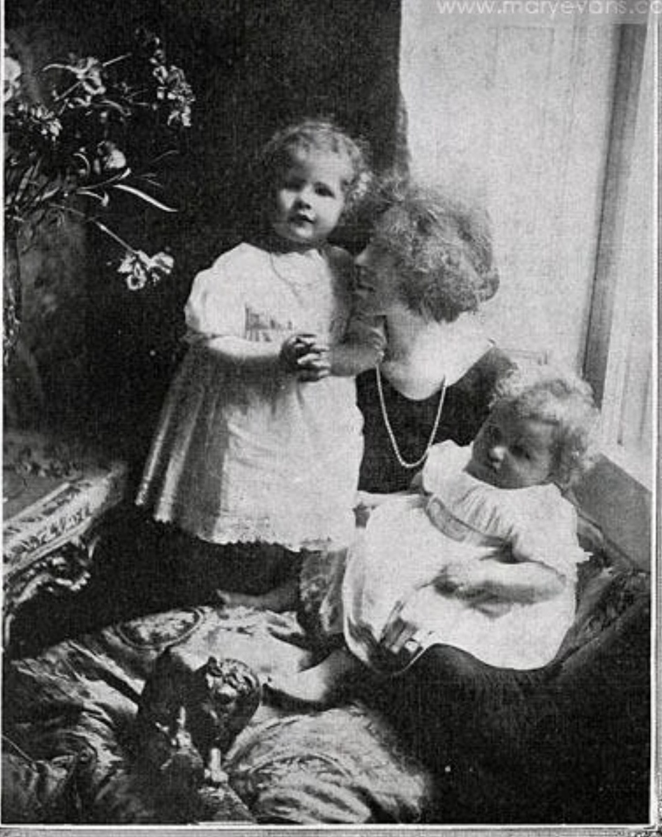 Фенелла, Нерисса и Анна. Анна — здоровая