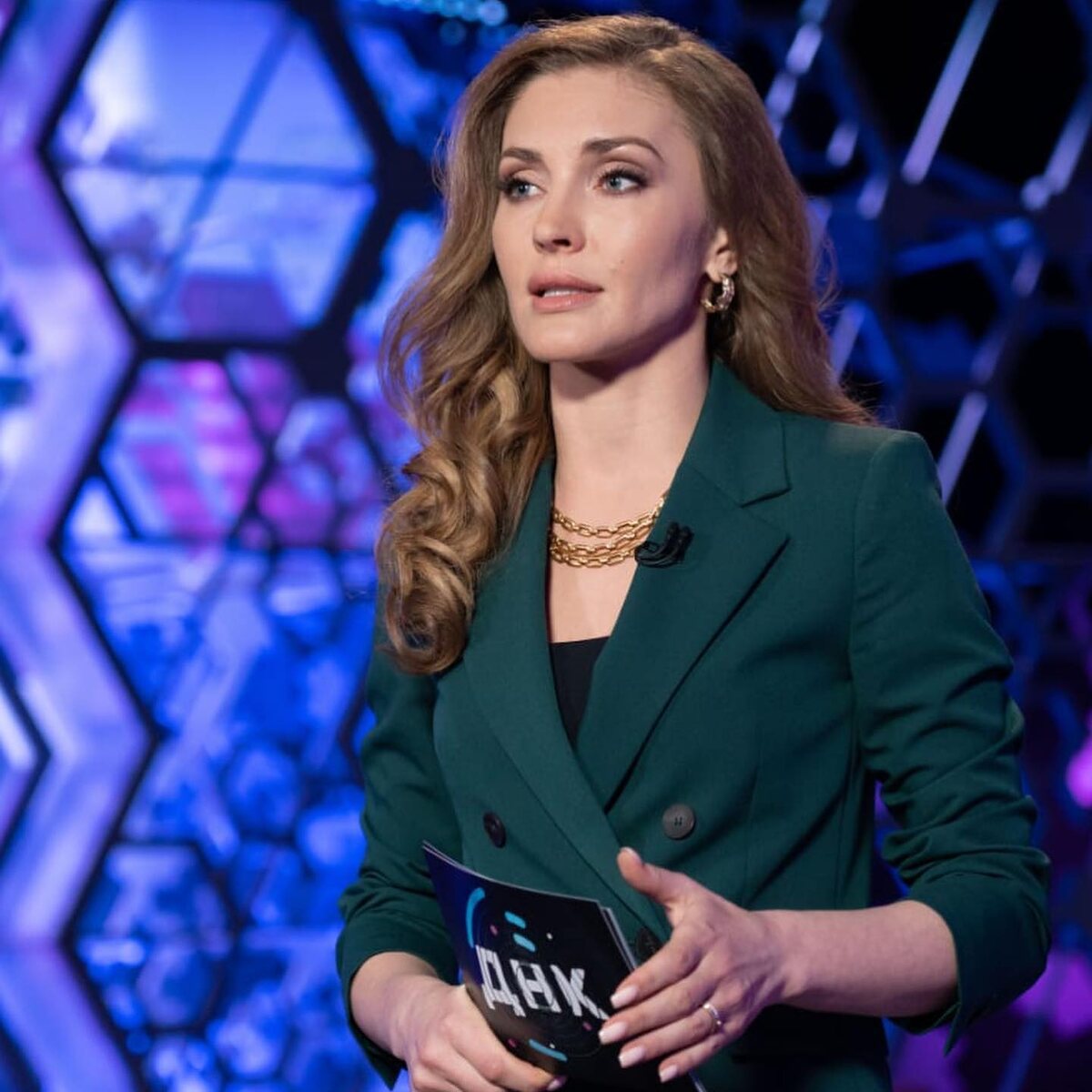    Анна Казючиц в студии программы «ДНК»Соцсети Анны Казючиц