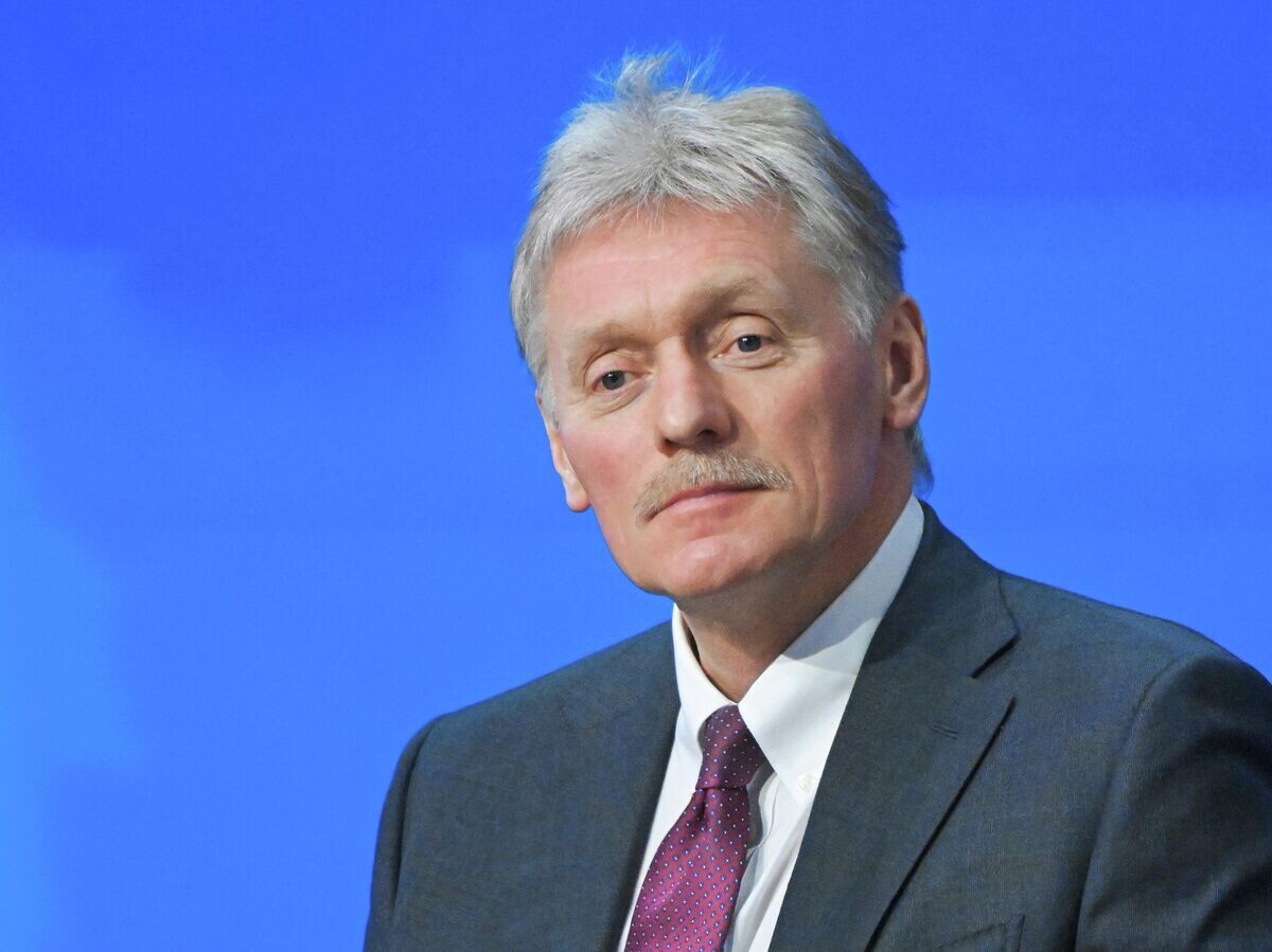    Пресс-секретарь президента России Дмитрий Песков во время специальной программы "Итоги года" с Владимиром Путиным в Москве© РИА Новости . Сергей Гунеев