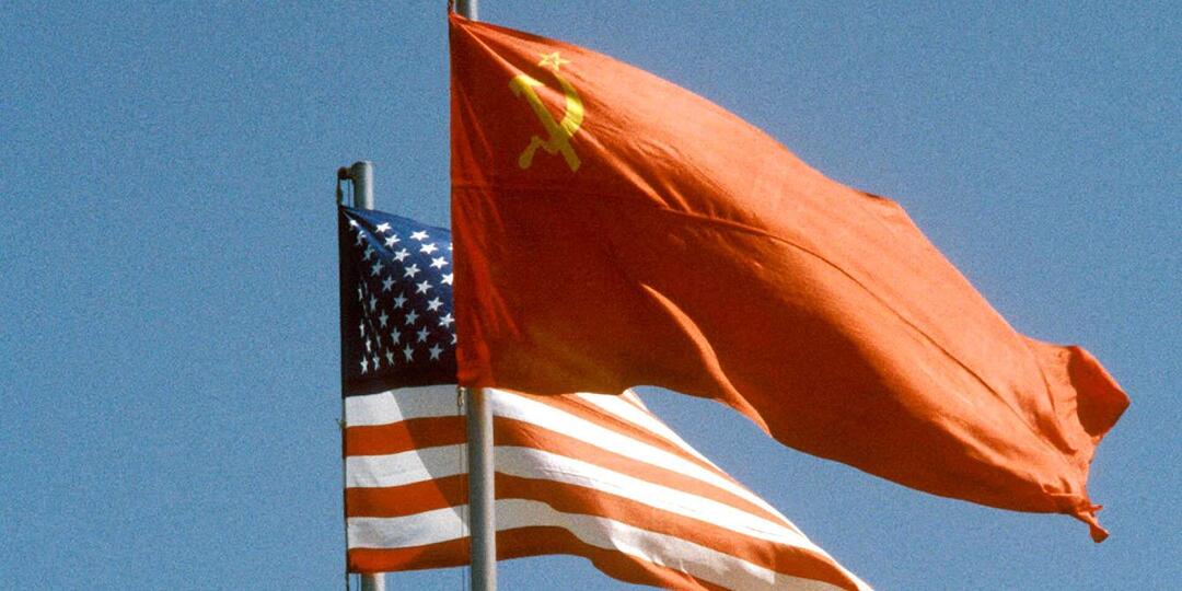 Флаг США над Кремлём: как это произошло и почему допустили