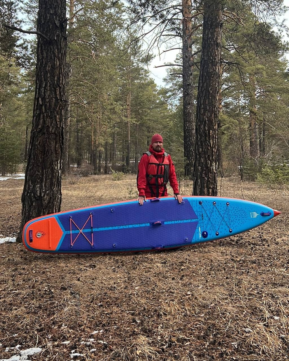 Юрий с доской  Shark Venture 14'0 для экспедиции на 3,8 тыс. км 