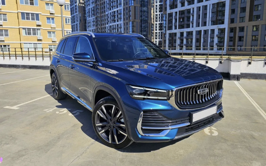 Geely Monjaro: снаружи — премиум, внутри — технологии. Но  расход топлива у «китайца» такой, что и не снился "европейцам".