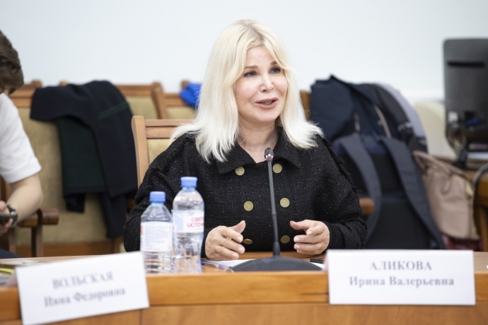   Арина Аликова отметила, что развивать креативные индустрии на пространстве СНГ можно только общими усилиями. Источник: Деловой Центр экономического развития СНГ.